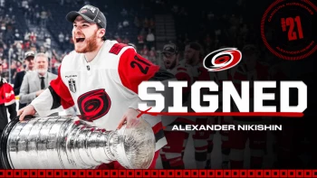Alexander Nikishin unterschreibt einen Einjahresvertrag bei den Carolina Hurricanes
