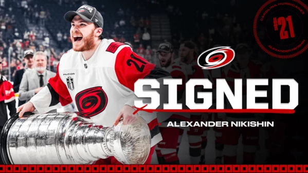 Alexander Nikishin signe un contrat d'une saison avec les Hurricanes de la Caroline