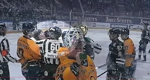 Sechs Spiele Sperre für... Biss gegen einen Gegenspieler